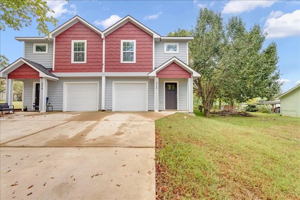 312 E Day Street, Denison