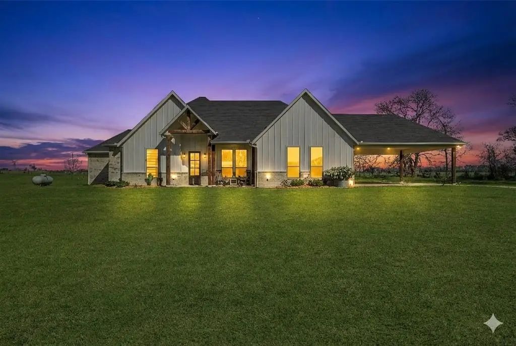 939 Graham Grove Road, Collinsville