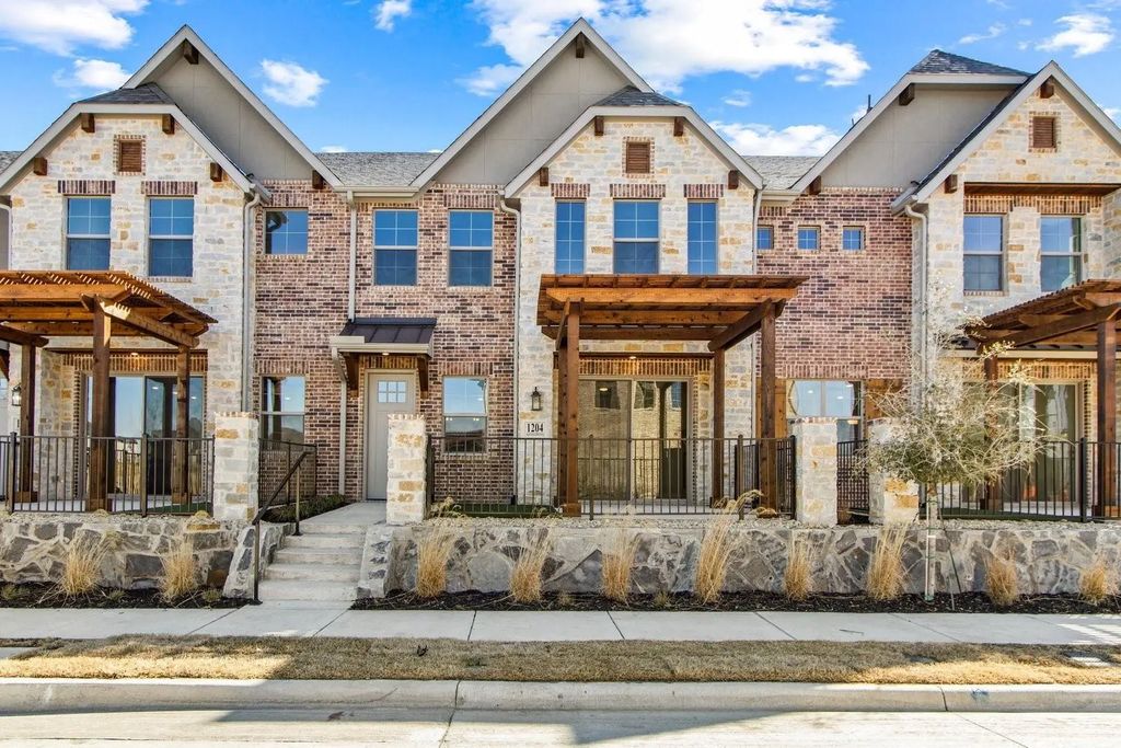 1204 Armstrong, The Colony