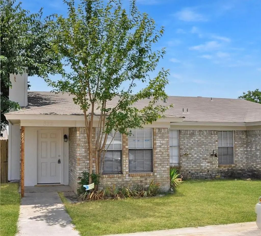 822 Woodland Court 820 & 822, Kennedale