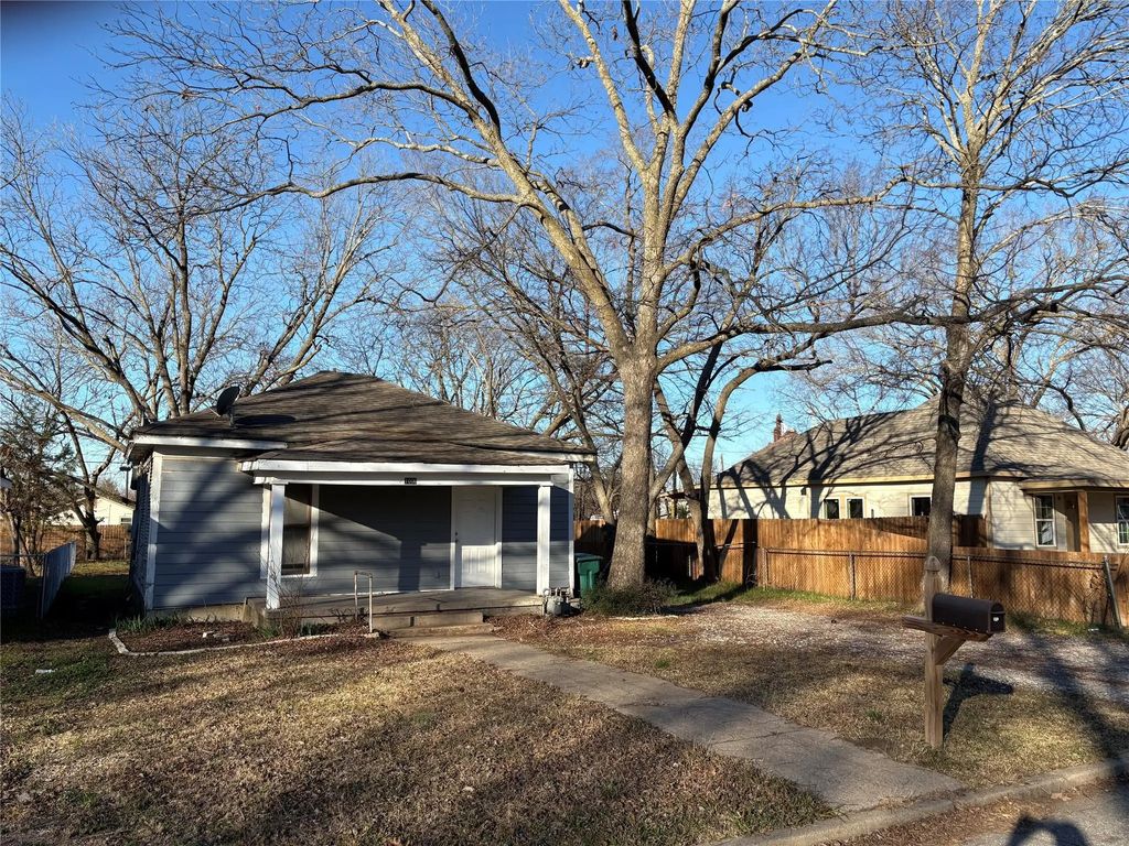 1006 S Throckmorton Street, Sherman