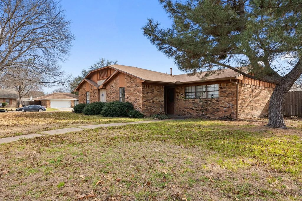 2736 Chebi Lane, Denton