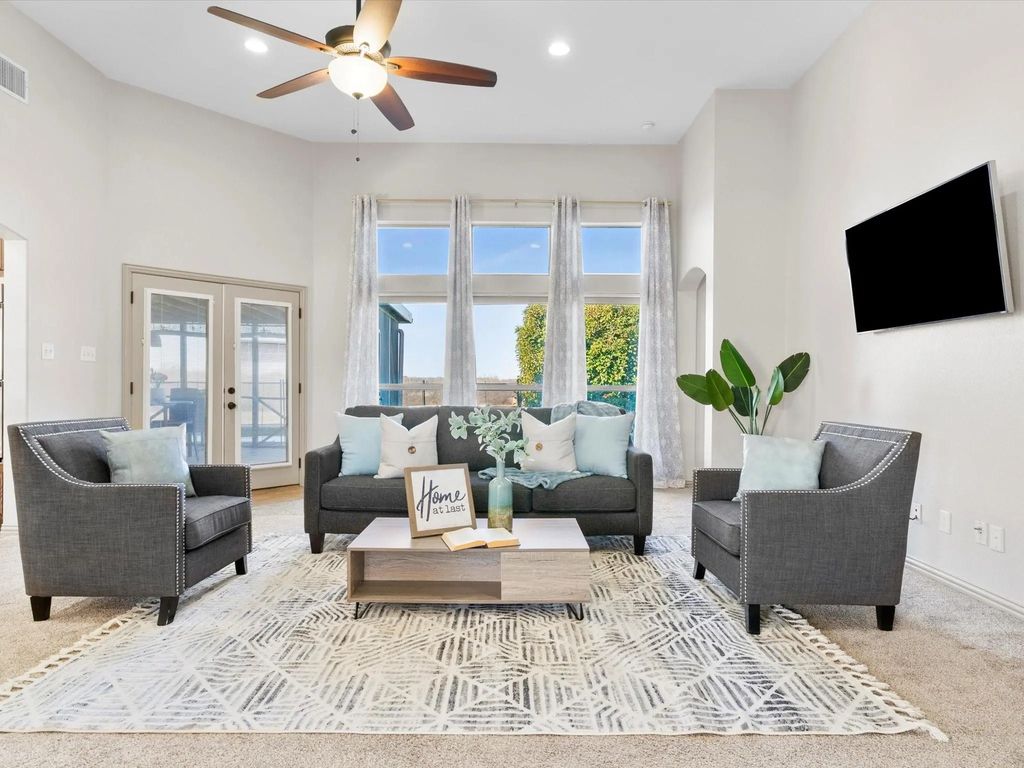 1311 Roe Helm Circle, Rhome