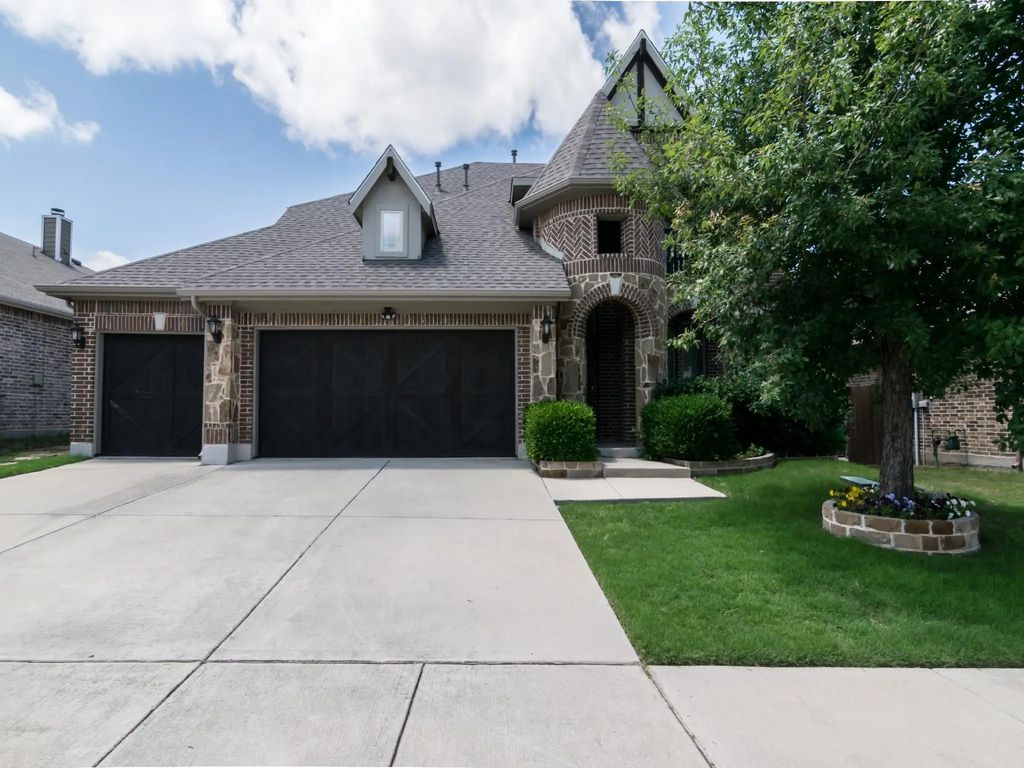 928 Freesia Drive, Little Elm