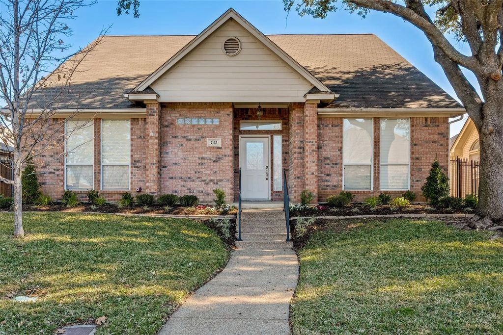 7133 Deer Hollow Drive, Fort Worth