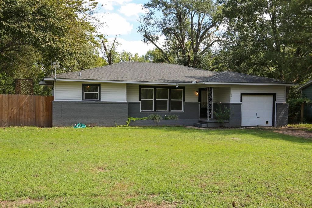 1004 Pecan Street, Canton