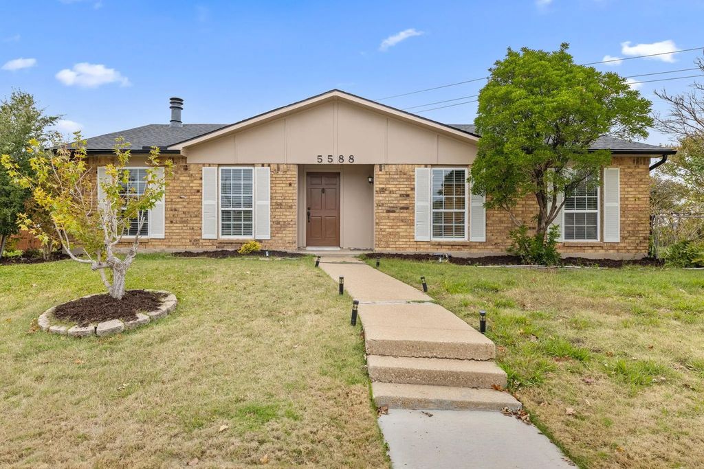 5588 Squires Drive, The Colony