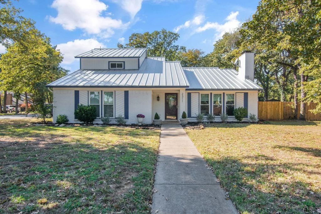 2311 Hummingbird Trail, Grapevine