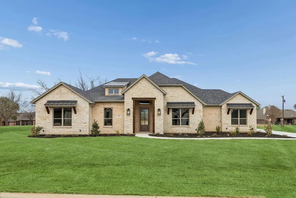 2165 Middlewood Circle, Granbury