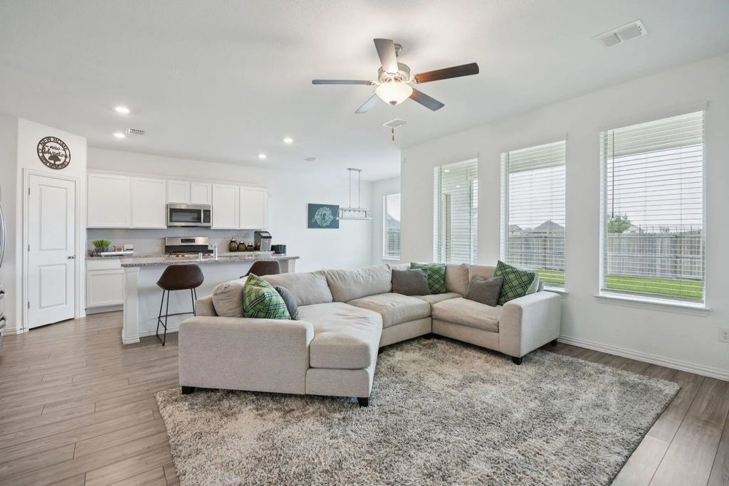557 Pueblo Bonito Trail, Fort Worth