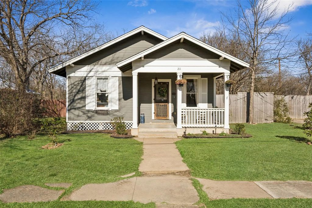 211 E Ross Street, Waxahachie
