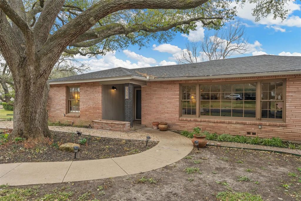 2516 Old Oaks Drive, Waco