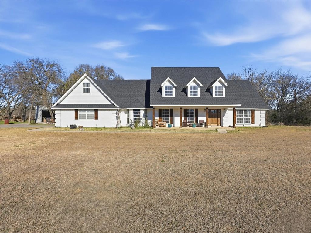 104 Fossil Court, Springtown