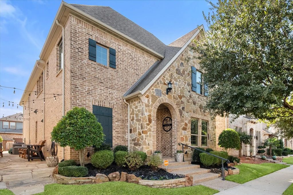 1010 Ivy Charm Way, Arlington