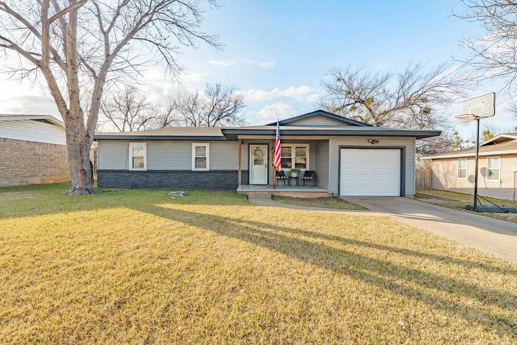 220 Davis, Stephenville