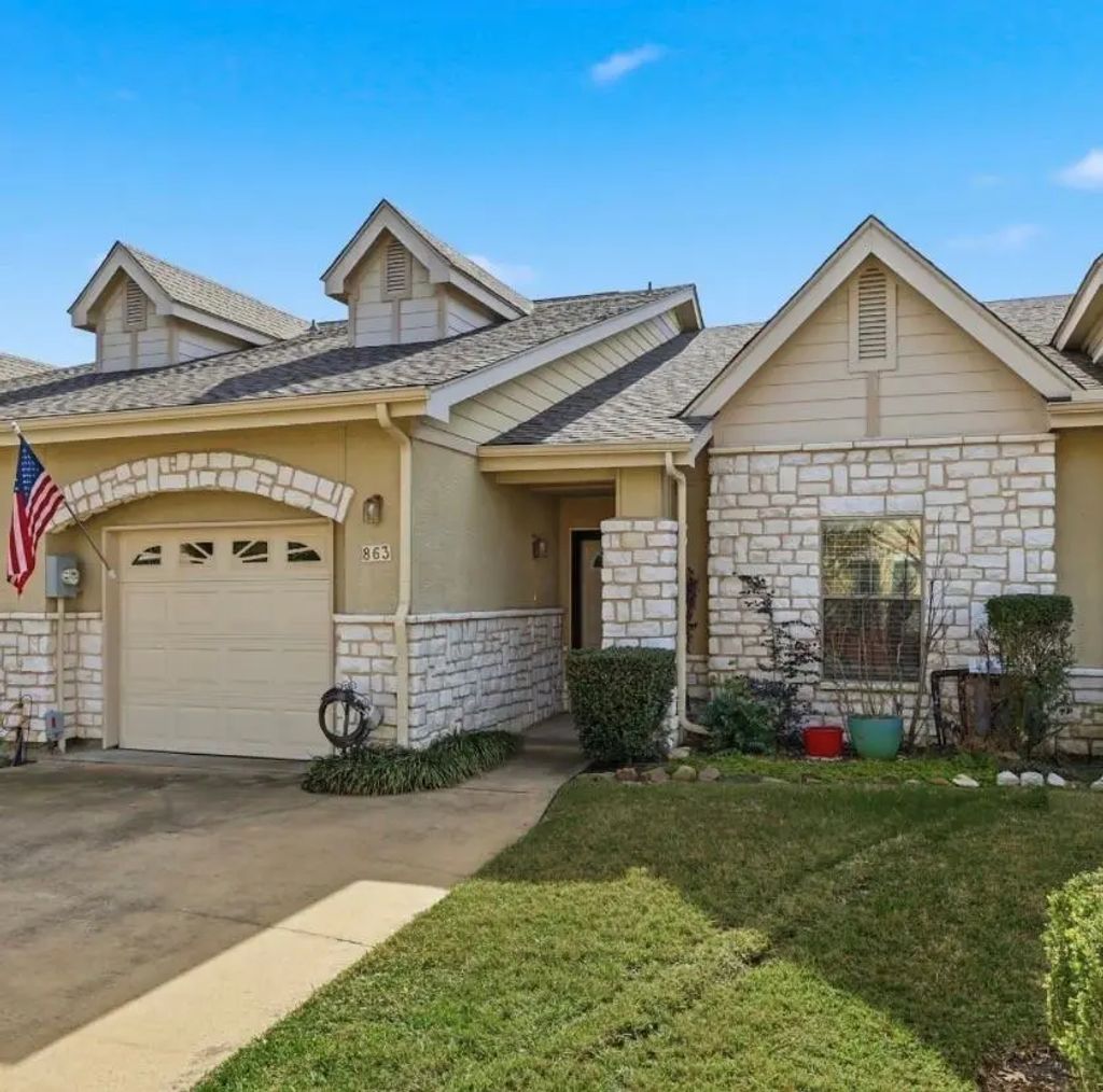 863 Lindbergh Lane, Grand Prairie