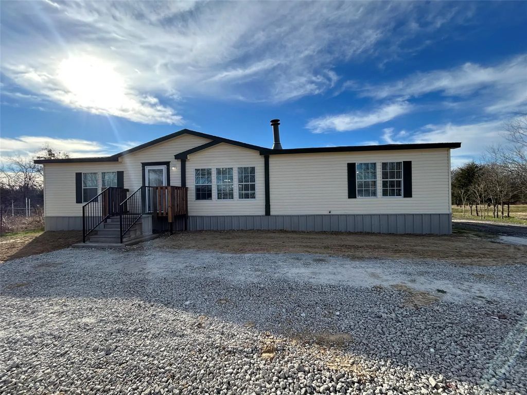 4059 Private Road 2280, Quinlan