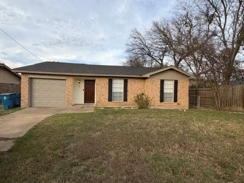 202 W Cotter Avenue, Alvarado