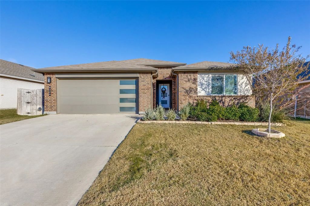 9324 Herringbone Drive, Fort Worth