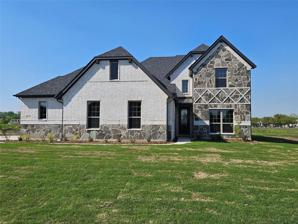 359 Redwood Circle, Trenton