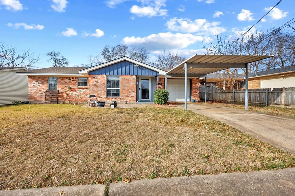 520 Hillside Drive, Sherman