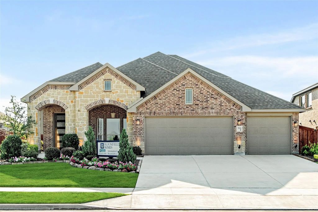 3916 Hometown Boulevard, Forney