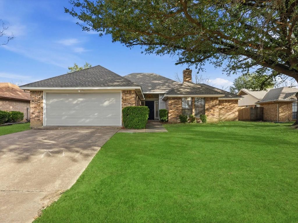 4812 Applewood Road, Fort Worth