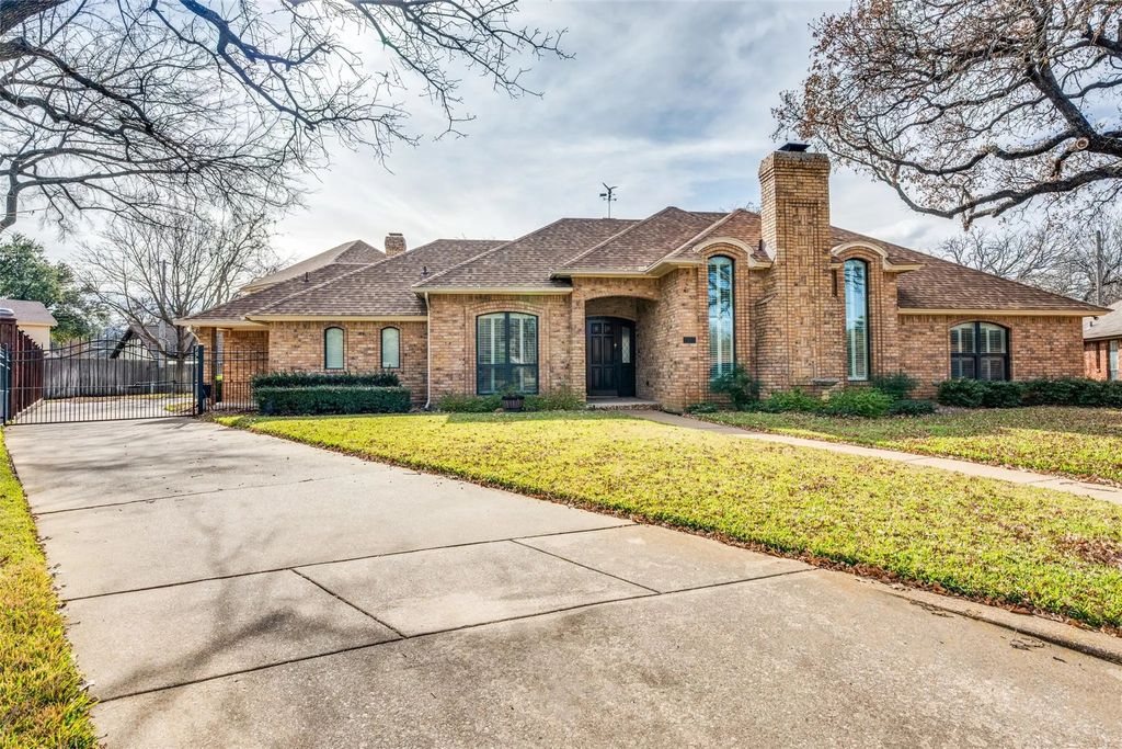 2403 Bluffview Court, Arlington