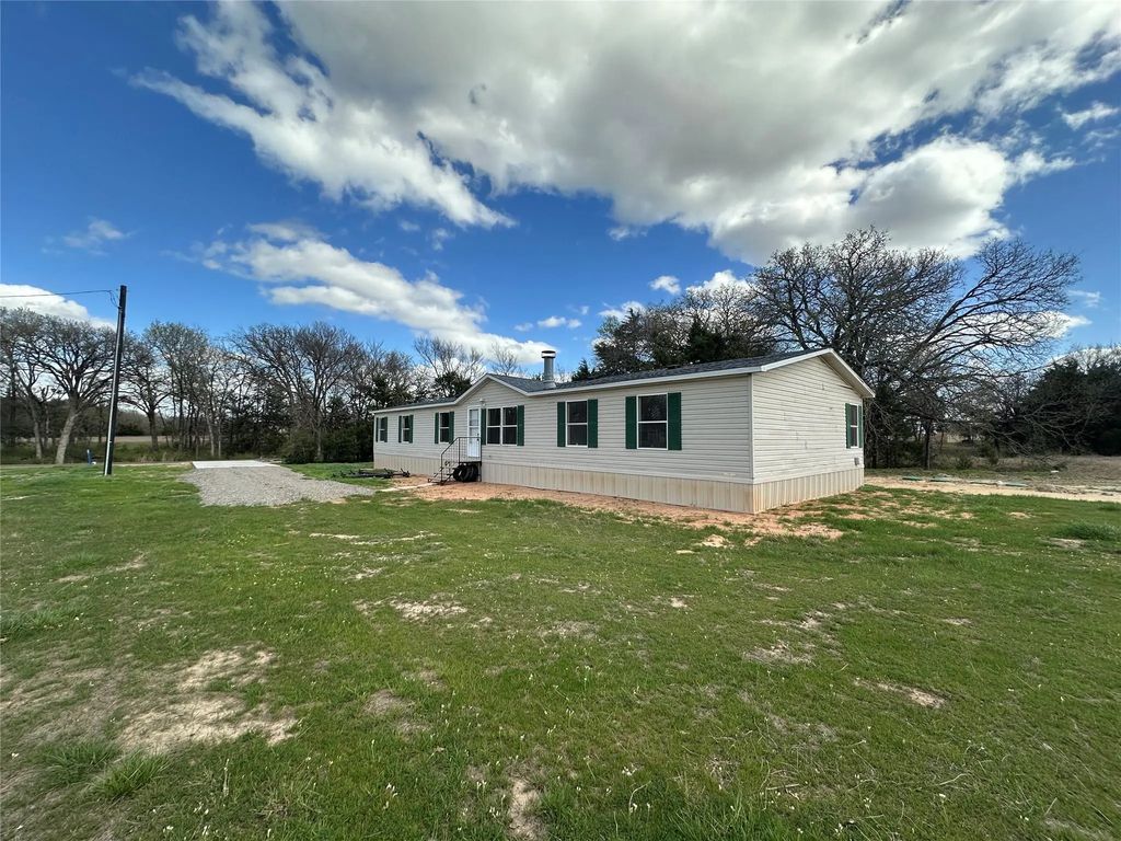 230 Largo Street, Bonham