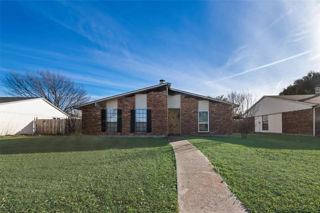 2013 Clark Trail, Grand Prairie