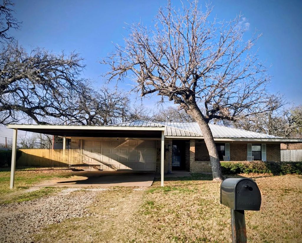 706 Tanglewood Drive, Clyde