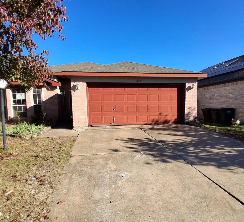 8194 Waterside Trail, Fort Worth