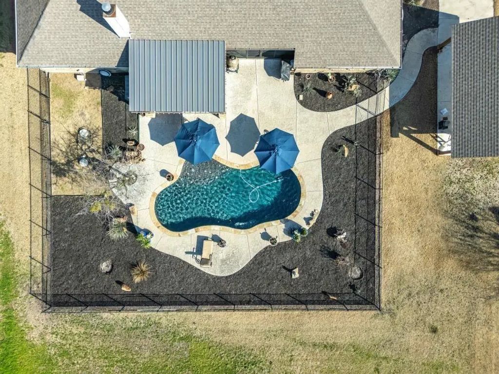 250 Parker Oaks Lane, Weatherford