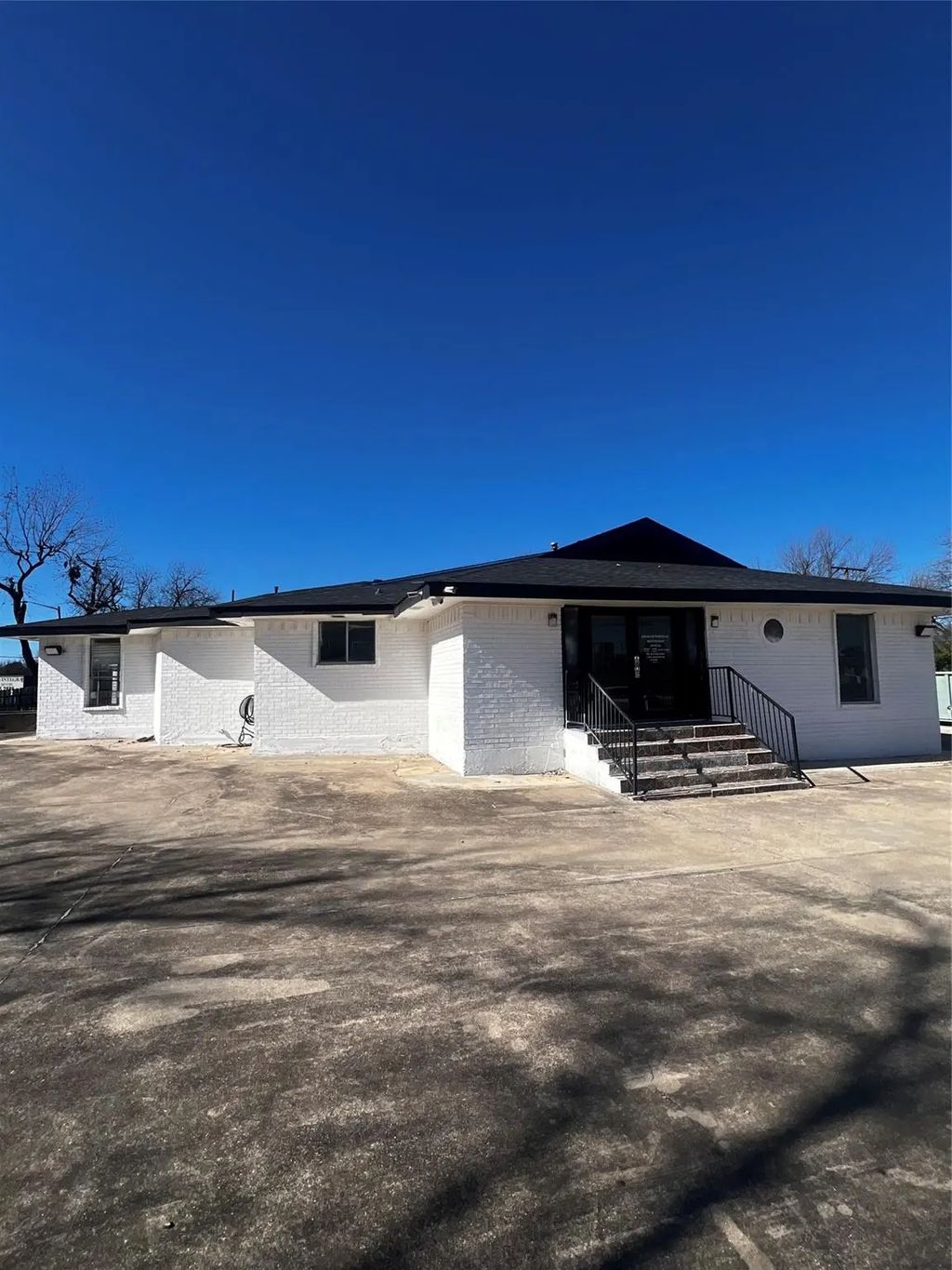 133 E Park Row Drive, Arlington