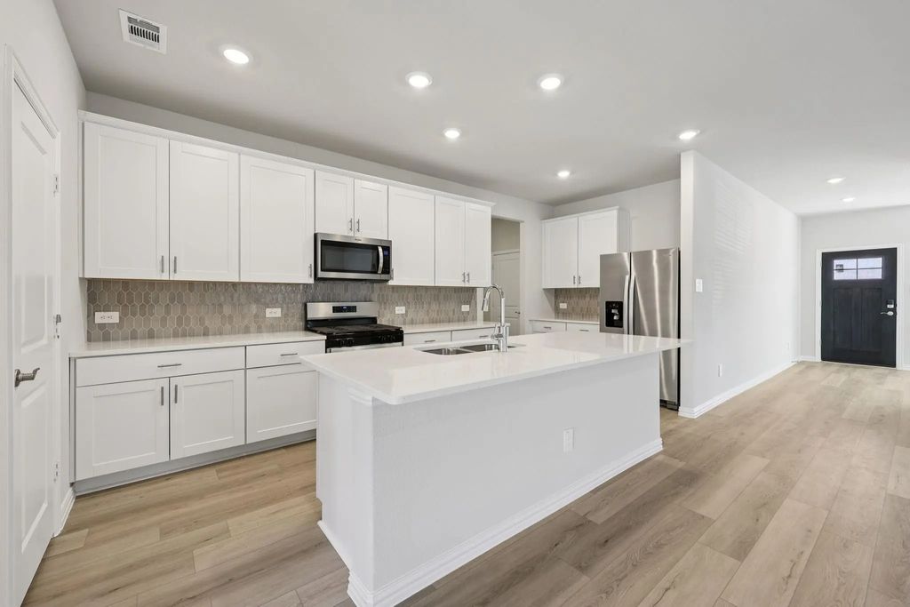 2228 Mustang Way, Seagoville