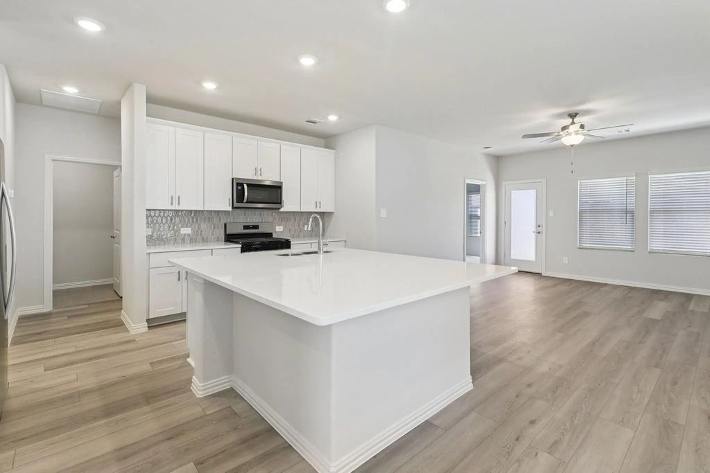 804 Leavenworth Drive, Princeton