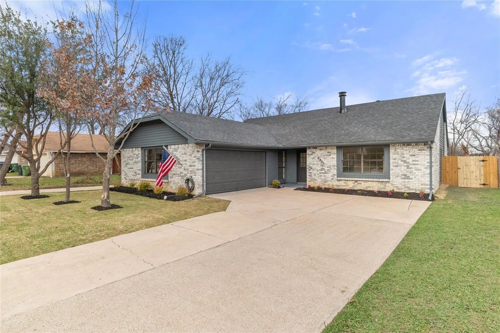 2301 Sharpshire Lane, Arlington