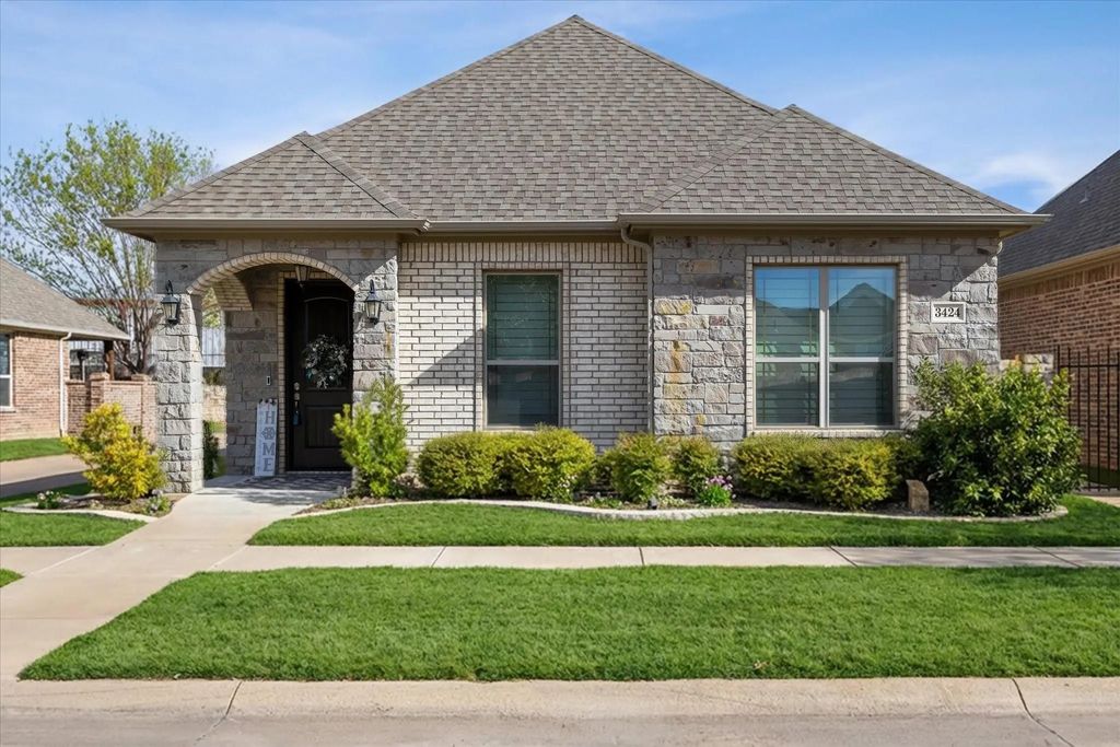 3424 Fountain Way, Granbury