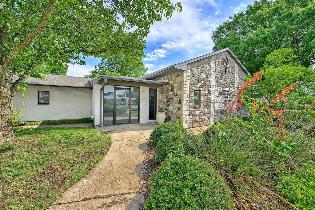 815 Pecan Grove Road E, Sherman