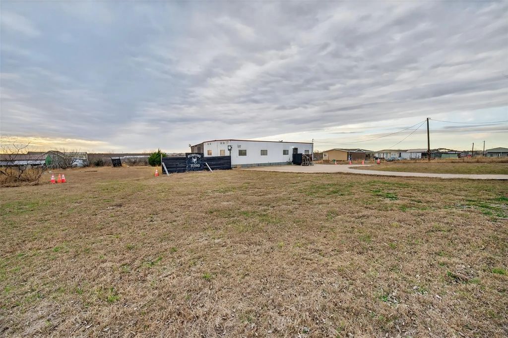 11716 County Road 4037, Kemp