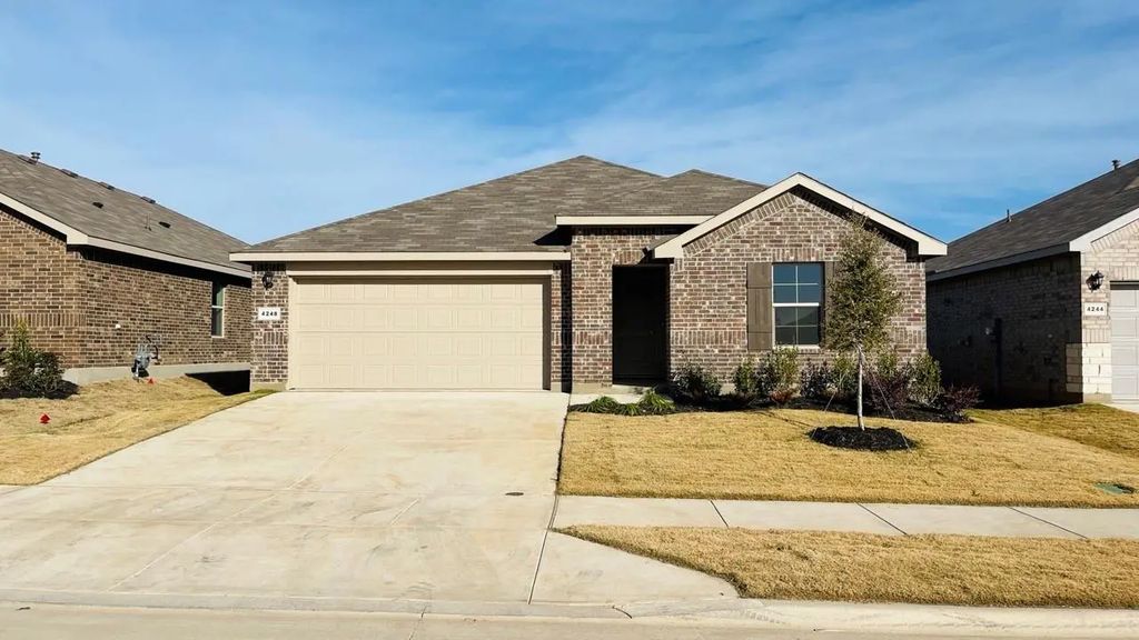 4248 Trickling Creek Lane, Fort Worth