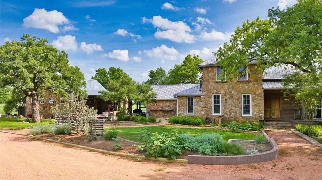 2969 County Lane 422, Talpa