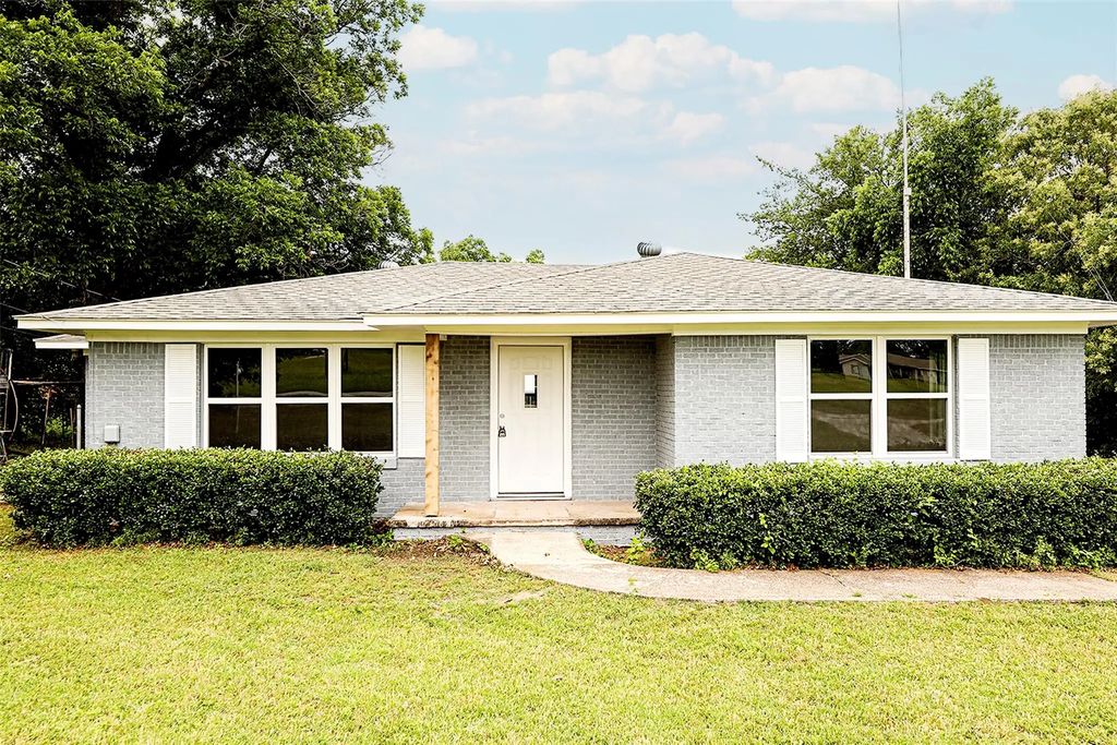 190 Trail Drive, Bowie