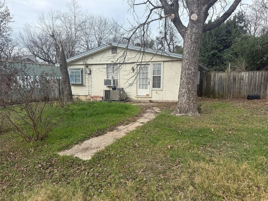 1617 Blackmon Street, Waco