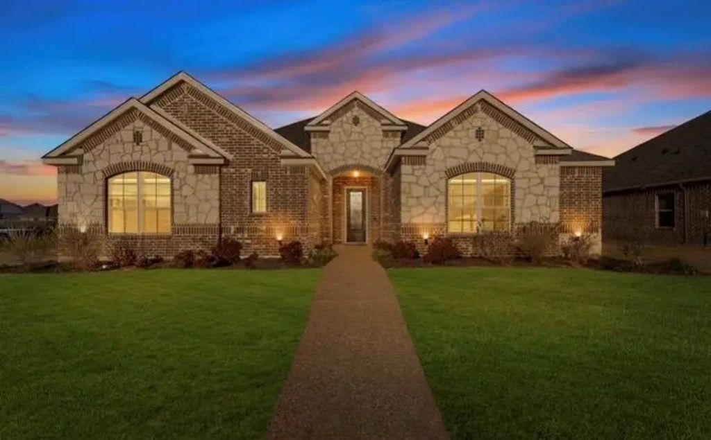 1016 Steamboat Drive, Hewitt