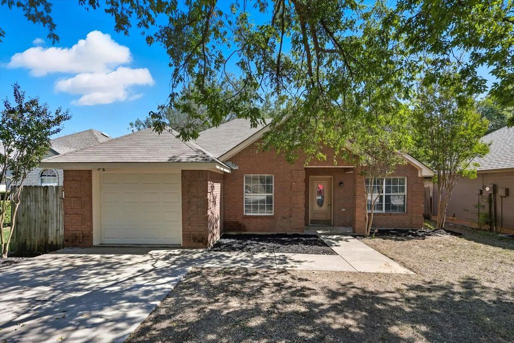 518 Leuty Street, Justin