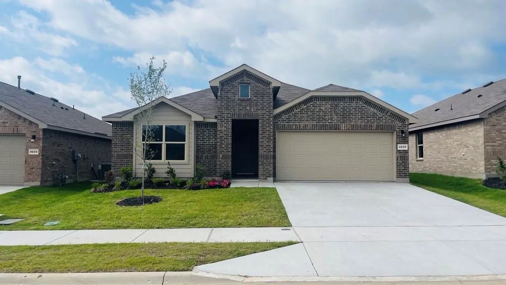 4237 Trickling Creek Lane, Fort Worth
