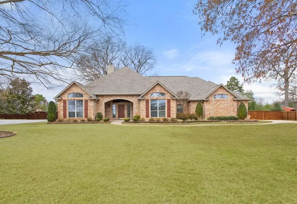 130 Cr 2221, Mineola