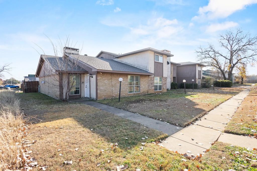 1402 S Carrier Parkway 310, Grand Prairie