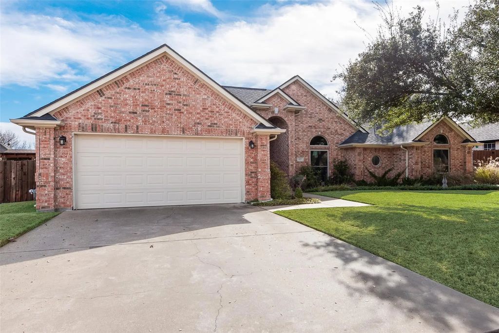 405 Arbor Lawn Drive, Burleson